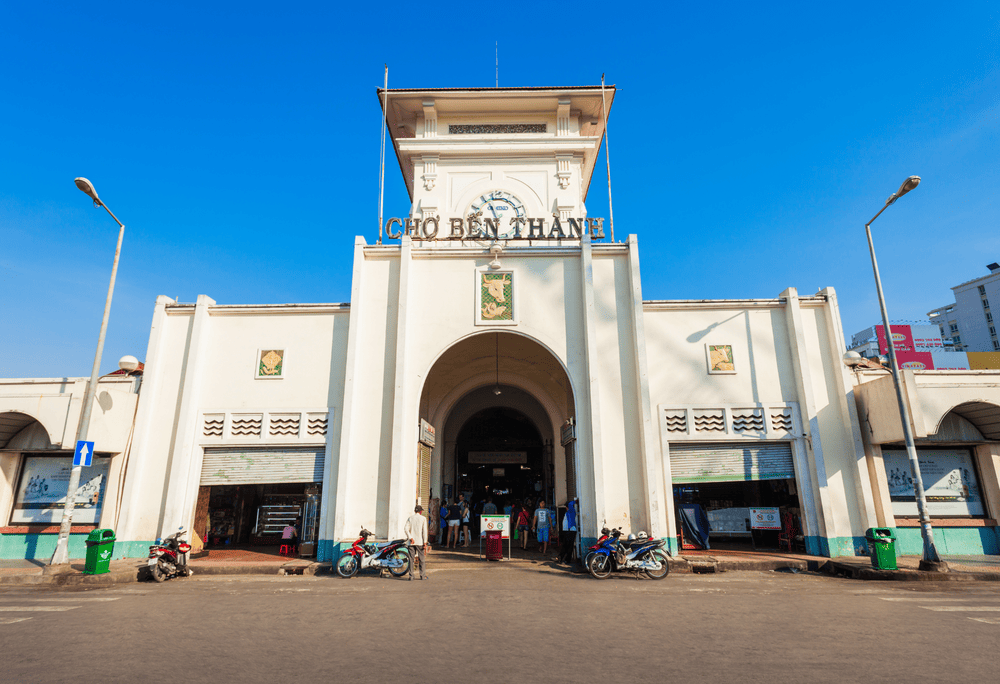Ben Thanh Market is a symbol of Ho Chi Minh City, located in the most crowded and convenient area (Source: Canva)